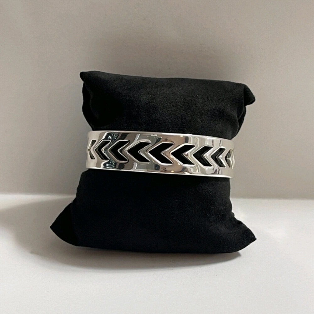 Rustic Cuff brand silver Chevron cuff bracelet